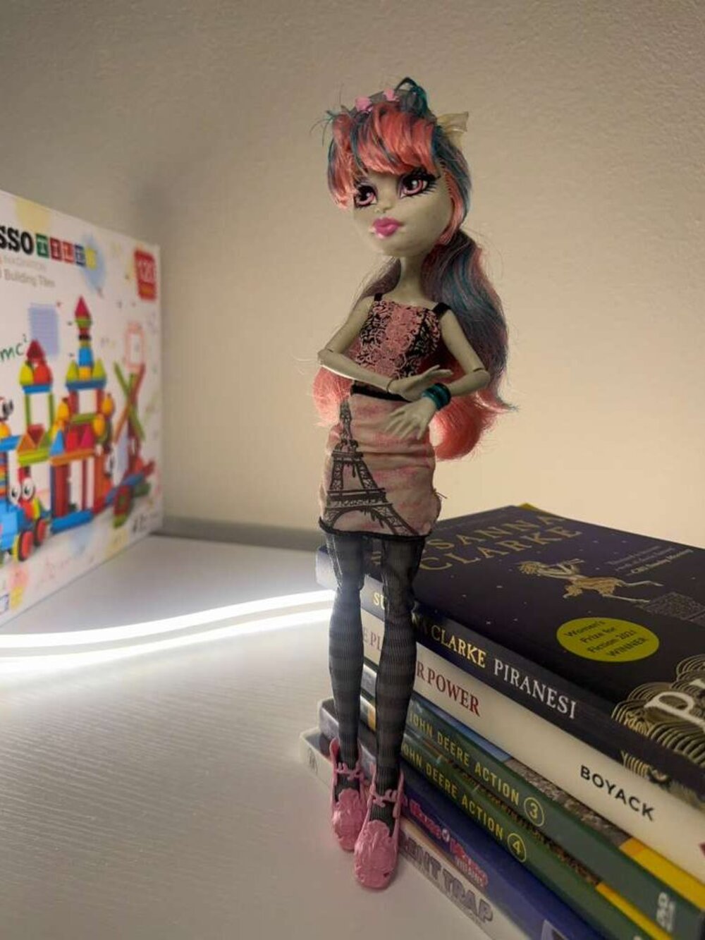 Monster High Rochelle Goyle Scaris City of Frights 2012 G1 Doll